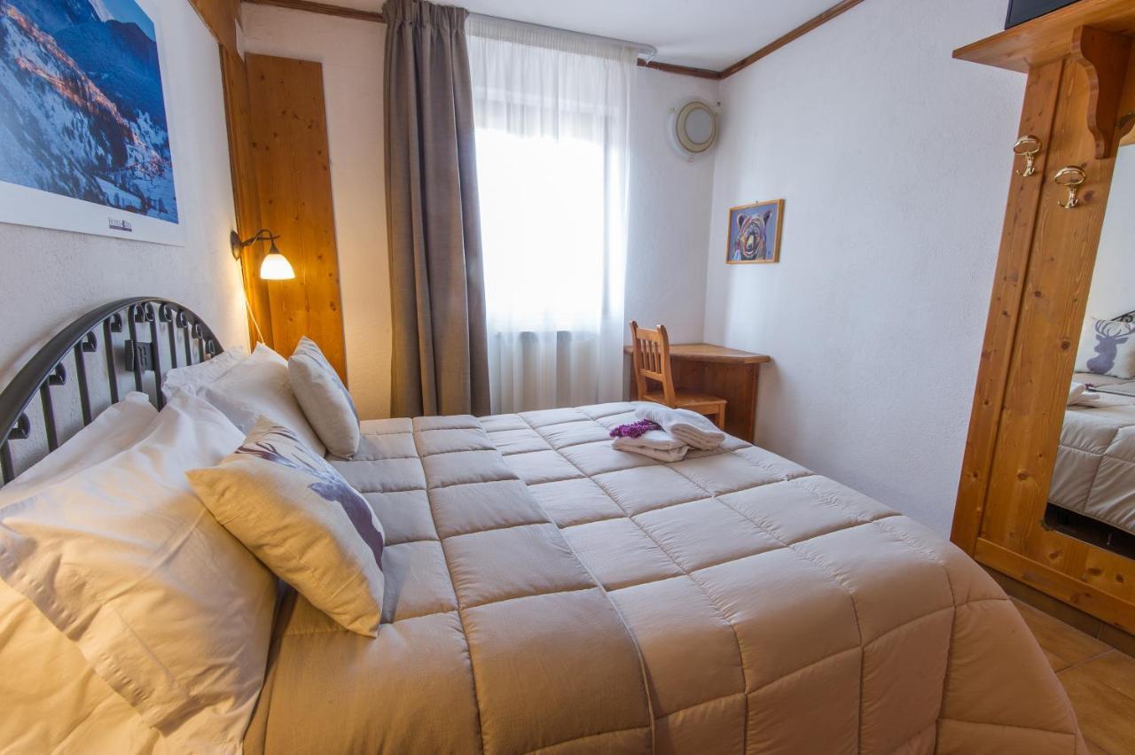 Iris Hotel