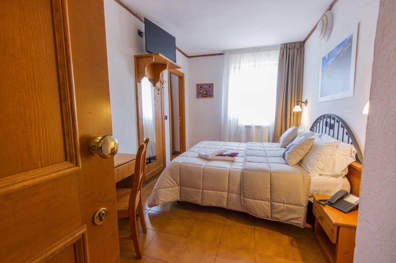 Iris Hotel